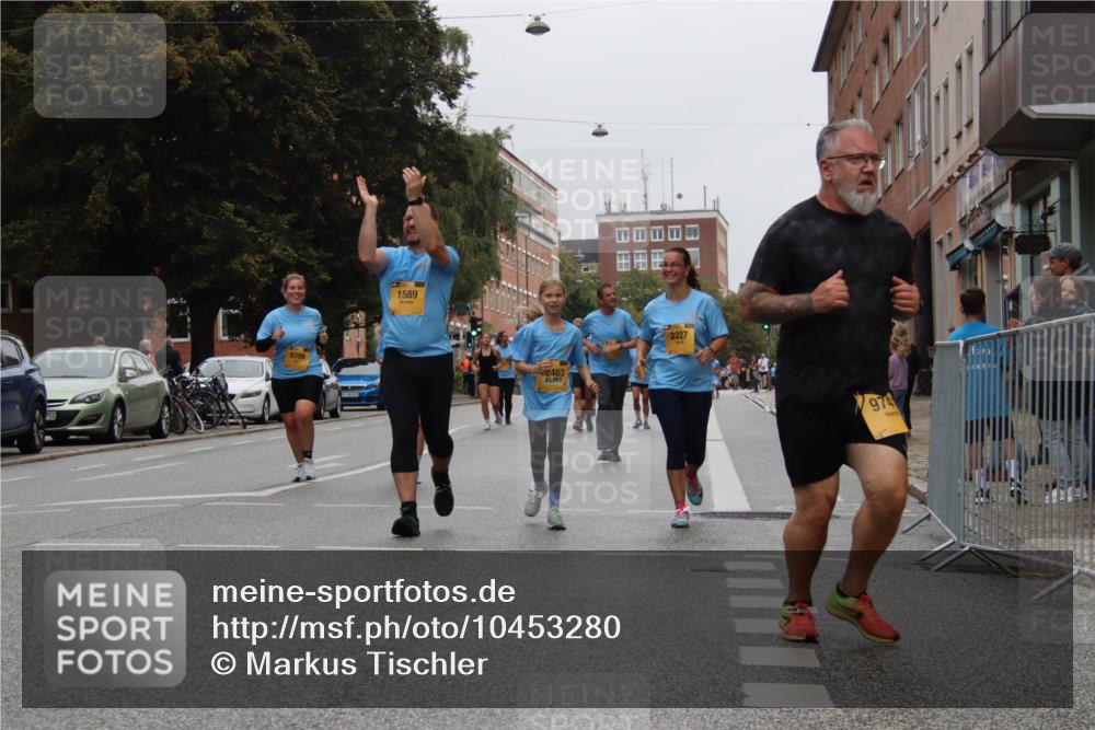 13.09.2026 - Kiel Lauf Markus Tischler http://msf.ph/oto/10453280 13.09.2026 09:54:42 Fleethörn 9399, 1589, 2463, 2227, 974 meine-sportfotos.de