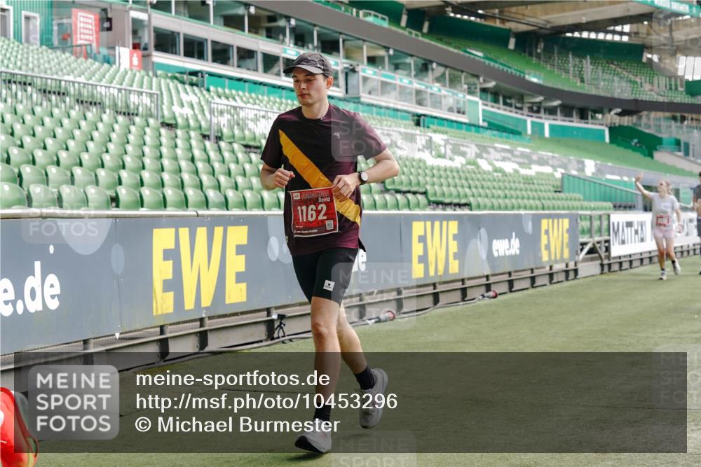 13.09.2026 - 21. swb-Marathon Bremen Michael Burmester http://msf.ph/oto/10453296 13.09.2026 12:51:26 Laufen im Stadion 235, 335, 469, 734, 771, 863, 1043, 1125, 1146, 1162, 1232, 1455, 1492, 1510, 1513, 1613, 1955, 1970, 1998, 2008, 2130, 2291, 2295, 2360, 2442, 2444, 2447, 2759, 2847, 3440, 3484, 3566, 3647, 3703, 3808, 3830, 3899, 3959, 3988, 4023, 4165, 4368, 4429, 4473, 4475, 4559, 4571, 4573, 4582, 4727, 4781, 4782, 4888, 4895, 5066, 5079, 5152, 5155, 5168, 5314, 5379, 5521, 5532, 5620, 5627, 5636, 5696, 6267, 6274, 6471, 6668, 6901, 7121, 8033, 8798 meine-sportfotos.de