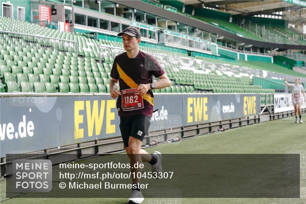 13.09.2026 - 21. swb-Marathon Bremen Michael Burmester http://msf.ph/oto/10453307 13.09.2026 12:51:26 Laufen im Stadion 235, 335, 469, 734, 771, 863, 1043, 1125, 1146, 1162, 1232, 1455, 1492, 1510, 1513, 1613, 1955, 1970, 1998, 2008, 2130, 2291, 2295, 2360, 2442, 2444, 2447, 2759, 2847, 3440, 3484, 3566, 3647, 3703, 3808, 3830, 3899, 3959, 3988, 4023, 4165, 4368, 4429, 4473, 4475, 4559, 4571, 4573, 4582, 4727, 4781, 4782, 4888, 4895, 5066, 5079, 5152, 5155, 5168, 5314, 5379, 5521, 5532, 5620, 5627, 5636, 5696, 6267, 6274, 6471, 6668, 6901, 7121, 8033, 8798 meine-sportfotos.de