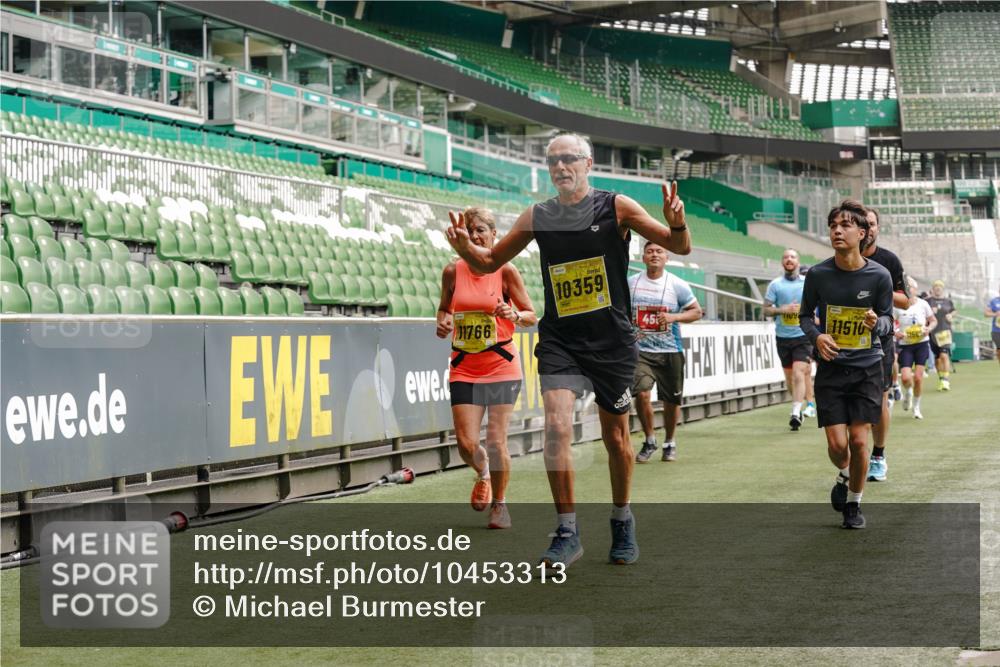 13.09.2026 - 21. swb-Marathon Bremen Michael Burmester http://msf.ph/oto/10453313 13.09.2026 10:31:59 Laufen im Stadion 10141, 10146, 10174, 10203, 10222, 10226, 10227, 10243, 10246, 10249, 10255, 10256, 10281, 10284, 10322, 10365, 10372, 10410, 10443, 10448, 10471, 10478, 10479, 10486, 10503, 10517, 10518, 10529, 10540, 10543, 10550, 10555, 10565, 10577, 10579, 10589, 10608, 10610, 10626, 10631, 10646, 10670, 10675, 10684, 10685, 10690, 10703, 10704, 10707, 10708, 10714, 10721, 10725, 10757, 10765, 10771, 10821, 10822, 10838, 10886, 11350, 11379 meine-sportfotos.de
