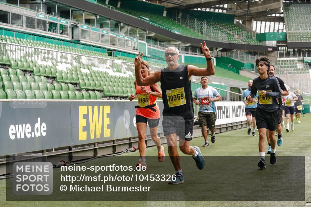 13.09.2026 - 21. swb-Marathon Bremen Michael Burmester http://msf.ph/oto/10453326 13.09.2026 10:31:59 Laufen im Stadion 10141, 10146, 10174, 10203, 10222, 10226, 10227, 10243, 10246, 10249, 10255, 10256, 10281, 10284, 10322, 10365, 10372, 10410, 10443, 10448, 10471, 10478, 10479, 10486, 10503, 10517, 10518, 10529, 10540, 10543, 10550, 10555, 10565, 10577, 10579, 10589, 10608, 10610, 10626, 10631, 10646, 10670, 10675, 10684, 10685, 10690, 10703, 10704, 10707, 10708, 10714, 10721, 10725, 10757, 10765, 10771, 10821, 10822, 10838, 10886, 11350, 11379 meine-sportfotos.de