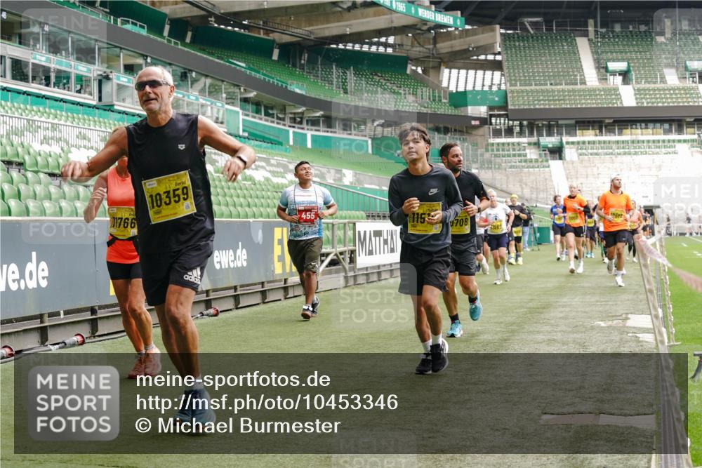 13.09.2026 - 21. swb-Marathon Bremen Michael Burmester http://msf.ph/oto/10453346 13.09.2026 10:32:00 Laufen im Stadion 10141, 10146, 10174, 10203, 10222, 10226, 10227, 10243, 10246, 10249, 10255, 10256, 10281, 10284, 10322, 10365, 10372, 10410, 10443, 10448, 10471, 10478, 10479, 10486, 10503, 10517, 10518, 10529, 10540, 10543, 10550, 10555, 10565, 10577, 10579, 10589, 10608, 10610, 10626, 10631, 10646, 10670, 10675, 10684, 10685, 10690, 10703, 10704, 10707, 10708, 10714, 10721, 10725, 10757, 10765, 10771, 10821, 10822, 10838, 10886, 11350, 11379 meine-sportfotos.de