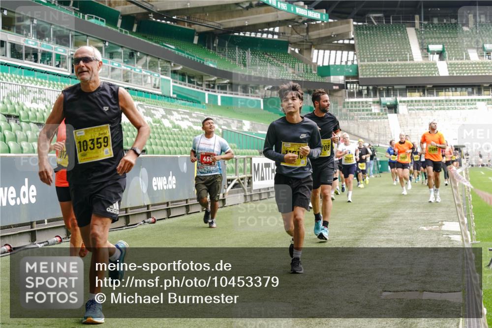 13.09.2026 - 21. swb-Marathon Bremen Michael Burmester http://msf.ph/oto/10453379 13.09.2026 10:32:00 Laufen im Stadion 10141, 10146, 10174, 10203, 10222, 10226, 10227, 10243, 10246, 10249, 10255, 10256, 10281, 10284, 10322, 10365, 10372, 10410, 10443, 10448, 10471, 10478, 10479, 10486, 10503, 10517, 10518, 10529, 10540, 10543, 10550, 10555, 10565, 10577, 10579, 10589, 10608, 10610, 10626, 10631, 10646, 10670, 10675, 10684, 10685, 10690, 10703, 10704, 10707, 10708, 10714, 10721, 10725, 10757, 10765, 10771, 10821, 10822, 10838, 10886, 11350, 11379 meine-sportfotos.de