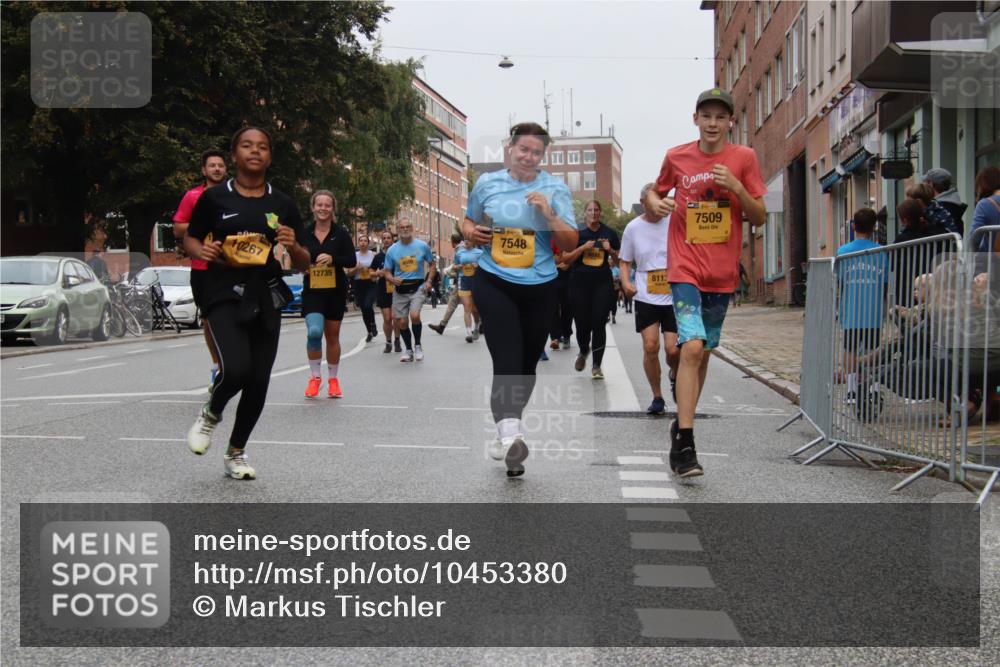 13.09.2026 - Kiel Lauf Markus Tischler http://msf.ph/oto/10453380 13.09.2026 09:55:30 Fleethörn 10267, 12735, 7548, 8113, 7509 meine-sportfotos.de