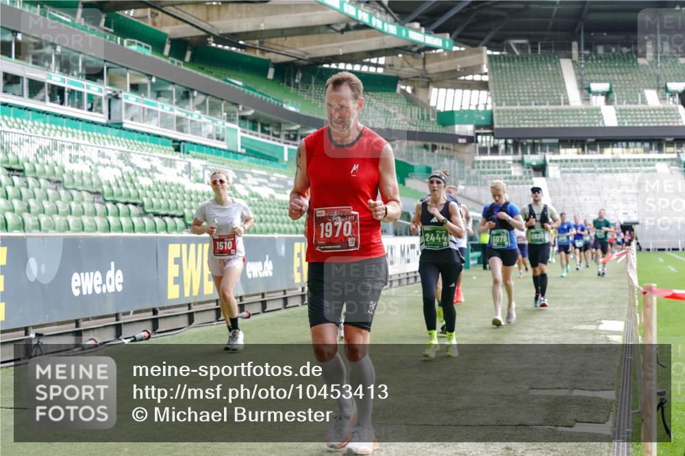 13.09.2026 - 21. swb-Marathon Bremen Michael Burmester http://msf.ph/oto/10453413 13.09.2026 12:51:30 Laufen im Stadion 235, 335, 469, 734, 771, 863, 1043, 1125, 1146, 1162, 1232, 1455, 1492, 1510, 1513, 1613, 1955, 1970, 1998, 2008, 2130, 2291, 2295, 2360, 2442, 2444, 2447, 2759, 2847, 3440, 3484, 3566, 3647, 3703, 3808, 3830, 3899, 3959, 3988, 4023, 4165, 4283, 4368, 4429, 4473, 4475, 4559, 4571, 4573, 4582, 4727, 4781, 4782, 4888, 4895, 5066, 5079, 5152, 5155, 5168, 5314, 5379, 5521, 5532, 5620, 5627, 5636, 5696, 6267, 6274, 6471, 6668, 6901, 8033, 8798 meine-sportfotos.de