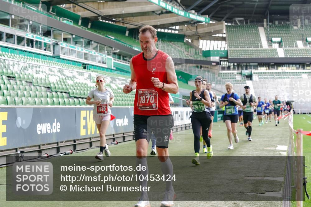 13.09.2026 - 21. swb-Marathon Bremen Michael Burmester http://msf.ph/oto/10453424 13.09.2026 12:51:30 Laufen im Stadion 235, 335, 469, 734, 771, 863, 1043, 1125, 1146, 1162, 1232, 1455, 1492, 1510, 1513, 1613, 1955, 1970, 1998, 2008, 2130, 2291, 2295, 2360, 2442, 2444, 2447, 2759, 2847, 3440, 3484, 3566, 3647, 3703, 3808, 3830, 3899, 3959, 3988, 4023, 4165, 4283, 4368, 4429, 4473, 4475, 4559, 4571, 4573, 4582, 4727, 4781, 4782, 4888, 4895, 5066, 5079, 5152, 5155, 5168, 5314, 5379, 5521, 5532, 5620, 5627, 5636, 5696, 6267, 6274, 6471, 6668, 6901, 8033, 8798 meine-sportfotos.de