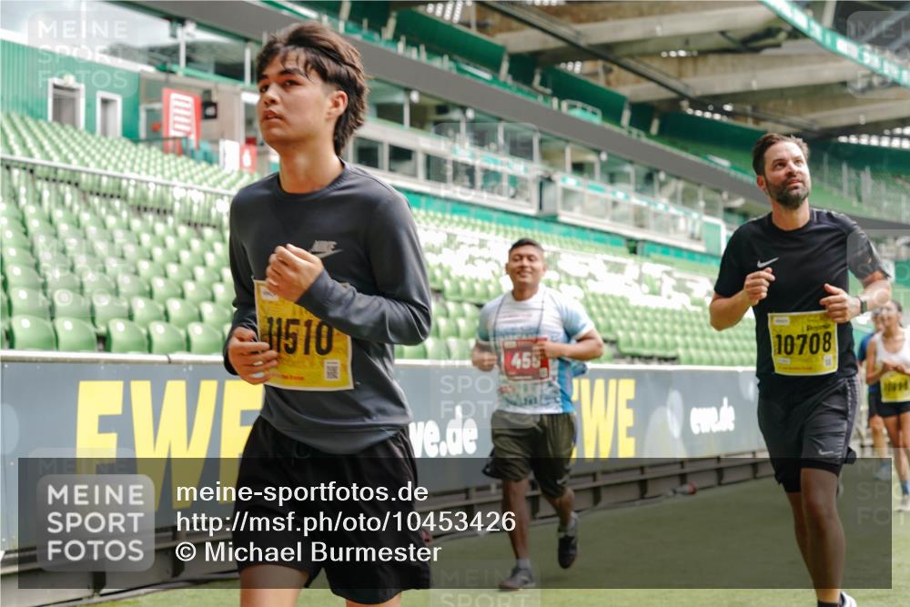 13.09.2026 - 21. swb-Marathon Bremen Michael Burmester http://msf.ph/oto/10453426 13.09.2026 10:32:02 Laufen im Stadion 10141, 10146, 10174, 10203, 10222, 10226, 10227, 10243, 10246, 10249, 10255, 10256, 10281, 10284, 10322, 10365, 10372, 10410, 10443, 10448, 10471, 10478, 10479, 10486, 10503, 10517, 10518, 10529, 10540, 10543, 10550, 10555, 10565, 10577, 10579, 10589, 10608, 10610, 10626, 10631, 10646, 10670, 10675, 10684, 10685, 10690, 10703, 10704, 10707, 10708, 10714, 10721, 10725, 10757, 10765, 10771, 10821, 10822, 10838, 10886, 11350, 11379 meine-sportfotos.de