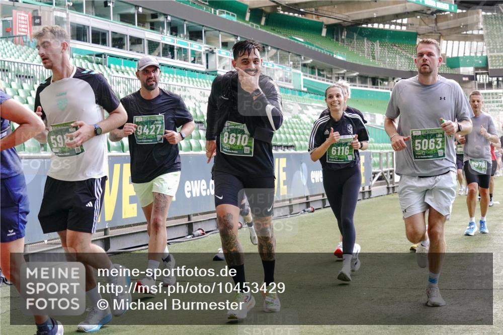 13.09.2026 - 21. swb-Marathon Bremen Michael Burmester http://msf.ph/oto/10453429 13.09.2026 13:10:22 Laufen im Stadion 164, 373, 383, 391, 448, 532, 549, 563, 581, 625, 813, 869, 898, 984, 1072, 1150, 1180, 1738, 1855, 1867, 1880, 1894, 1967, 2202, 2208, 2232, 2243, 2268, 2284, 2330, 2333, 2339, 2342, 2429, 2432, 2441, 2443, 2471, 2525, 2530, 2531, 2553, 2573, 2589, 2594, 2654, 2682, 2714, 2717, 2784, 2785, 2819, 2836, 2920, 2931, 2932, 2941, 3026, 3032, 3063, 3086, 3089, 3122, 3174, 3207, 3208, 3291, 3316, 3327, 3333, 3370, 3398, 3409, 3410, 3437, 3470, 3549, 3707, 3769, 109 meine-sportfotos.de