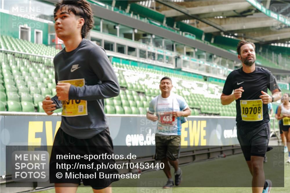 13.09.2026 - 21. swb-Marathon Bremen Michael Burmester http://msf.ph/oto/10453440 13.09.2026 10:32:02 Laufen im Stadion 10141, 10146, 10174, 10203, 10222, 10226, 10227, 10243, 10246, 10249, 10255, 10256, 10281, 10284, 10322, 10365, 10372, 10410, 10443, 10448, 10471, 10478, 10479, 10486, 10503, 10517, 10518, 10529, 10540, 10543, 10550, 10555, 10565, 10577, 10579, 10589, 10608, 10610, 10626, 10631, 10646, 10670, 10675, 10684, 10685, 10690, 10703, 10704, 10707, 10708, 10714, 10721, 10725, 10757, 10765, 10771, 10821, 10822, 10838, 10886, 11350, 11379 meine-sportfotos.de