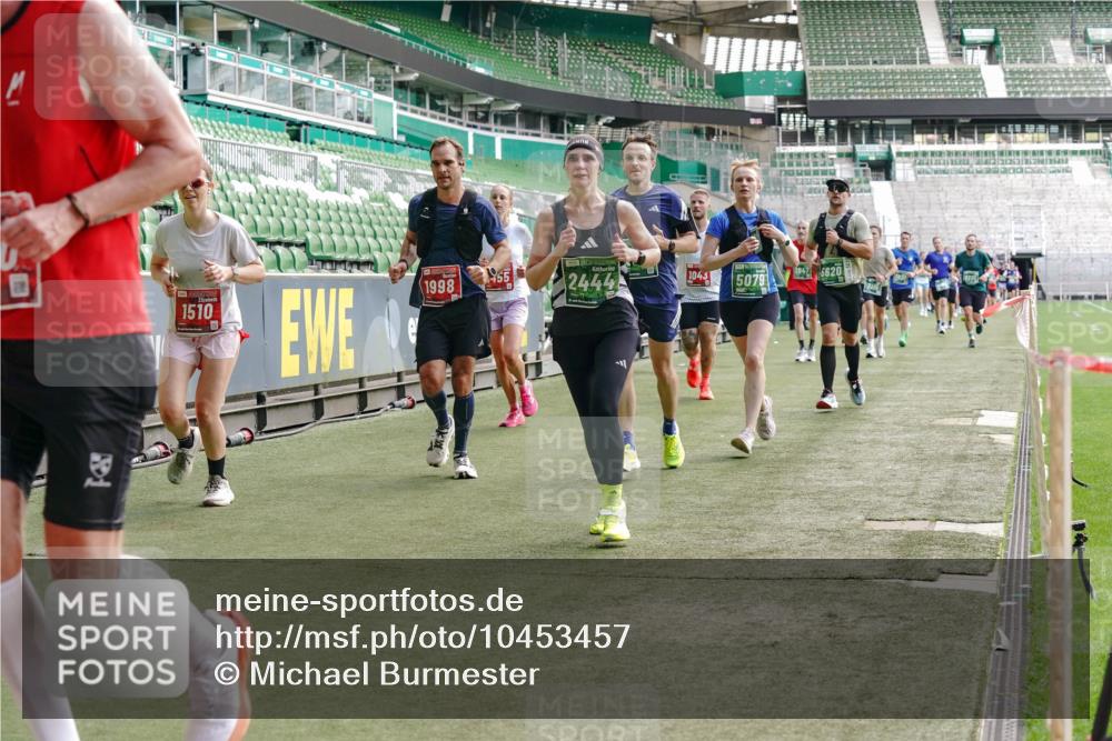 13.09.2026 - 21. swb-Marathon Bremen Michael Burmester http://msf.ph/oto/10453457 13.09.2026 12:51:31 Laufen im Stadion 235, 335, 469, 734, 771, 863, 1043, 1125, 1146, 1162, 1232, 1455, 1492, 1510, 1513, 1613, 1955, 1970, 1998, 2008, 2130, 2291, 2295, 2360, 2442, 2444, 2447, 2498, 2759, 2847, 3085, 3440, 3484, 3566, 3647, 3703, 3808, 3830, 3899, 3959, 3988, 4023, 4165, 4283, 4368, 4429, 4473, 4475, 4559, 4571, 4573, 4582, 4727, 4781, 4782, 4888, 4895, 5066, 5079, 5152, 5155, 5168, 5314, 5379, 5521, 5532, 5620, 5627, 5636, 5696, 6267, 6274, 6471, 6668, 6901, 8033, 8798 meine-sportfotos.de