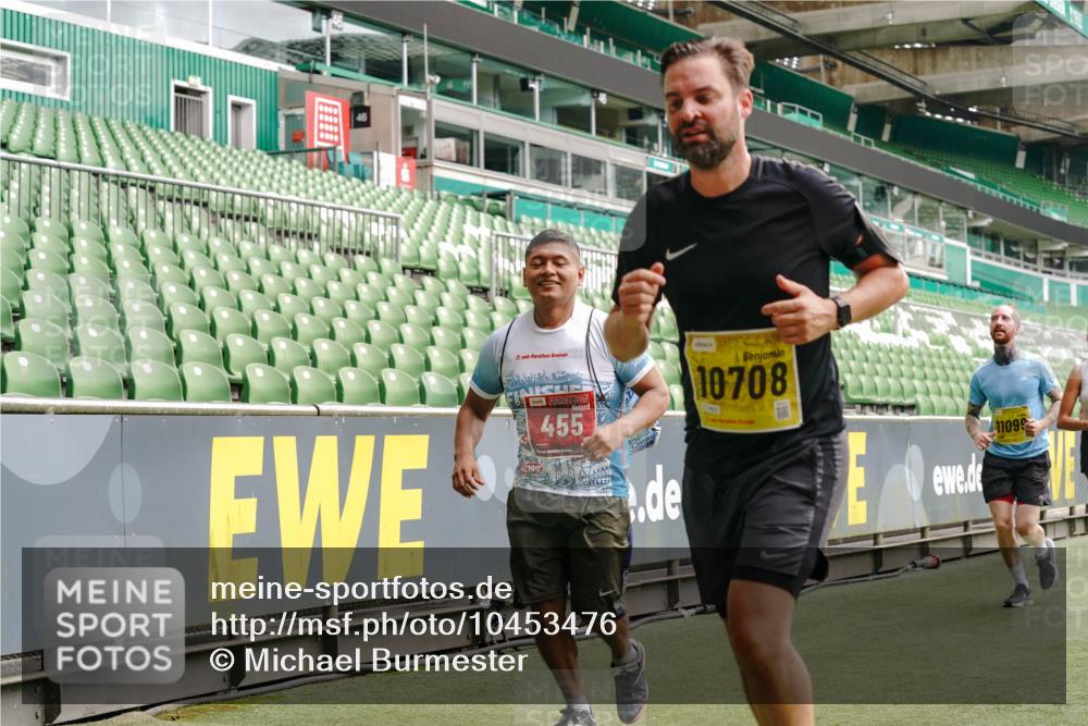 13.09.2026 - 21. swb-Marathon Bremen Michael Burmester http://msf.ph/oto/10453476 13.09.2026 10:32:03 Laufen im Stadion 10141, 10146, 10174, 10203, 10222, 10226, 10227, 10243, 10246, 10249, 10255, 10256, 10281, 10284, 10322, 10365, 10372, 10410, 10443, 10448, 10471, 10478, 10479, 10486, 10503, 10517, 10518, 10529, 10540, 10543, 10550, 10555, 10565, 10577, 10579, 10589, 10608, 10610, 10626, 10631, 10646, 10670, 10675, 10684, 10685, 10690, 10703, 10704, 10707, 10708, 10714, 10721, 10725, 10757, 10765, 10771, 10821, 10822, 10838, 10886, 11350, 11379 meine-sportfotos.de