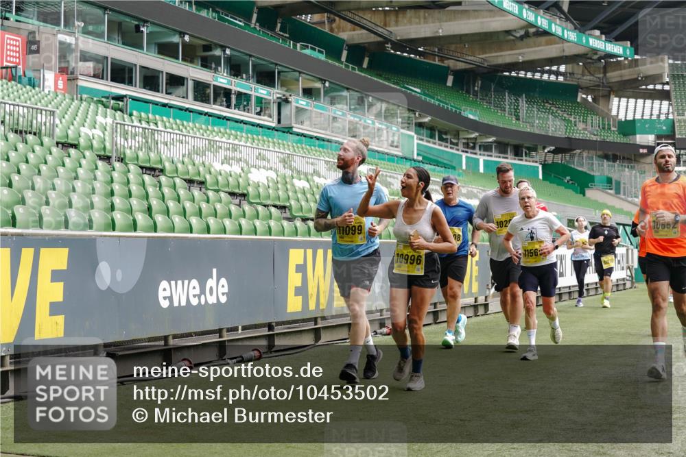 13.09.2026 - 21. swb-Marathon Bremen Michael Burmester http://msf.ph/oto/10453502 13.09.2026 10:32:04 Laufen im Stadion 10141, 10146, 10174, 10203, 10222, 10226, 10227, 10243, 10246, 10249, 10255, 10256, 10281, 10284, 10322, 10365, 10372, 10410, 10443, 10448, 10471, 10478, 10479, 10486, 10503, 10517, 10518, 10529, 10540, 10543, 10550, 10555, 10565, 10577, 10579, 10589, 10608, 10610, 10626, 10631, 10646, 10670, 10675, 10684, 10685, 10690, 10703, 10704, 10707, 10708, 10714, 10721, 10725, 10757, 10765, 10771, 10821, 10822, 10838, 10886, 11350, 11379 meine-sportfotos.de