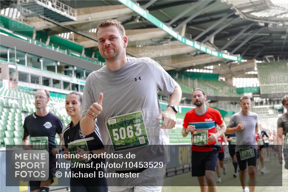 13.09.2026 - 21. swb-Marathon Bremen Michael Burmester http://msf.ph/oto/10453529 13.09.2026 13:10:23 Laufen im Stadion 164, 373, 383, 391, 448, 532, 549, 563, 581, 625, 813, 869, 898, 984, 1072, 1150, 1180, 1738, 1855, 1867, 1880, 1894, 1967, 2202, 2208, 2232, 2243, 2268, 2284, 2330, 2333, 2339, 2342, 2429, 2432, 2441, 2443, 2471, 2525, 2530, 2531, 2553, 2573, 2589, 2594, 2654, 2682, 2714, 2717, 2784, 2785, 2819, 2836, 2920, 2931, 2932, 2941, 3026, 3032, 3063, 3086, 3089, 3122, 3174, 3207, 3208, 3291, 3316, 3327, 3333, 3370, 3398, 3409, 3410, 3437, 3470, 3549, 3707, 3769, 109 meine-sportfotos.de