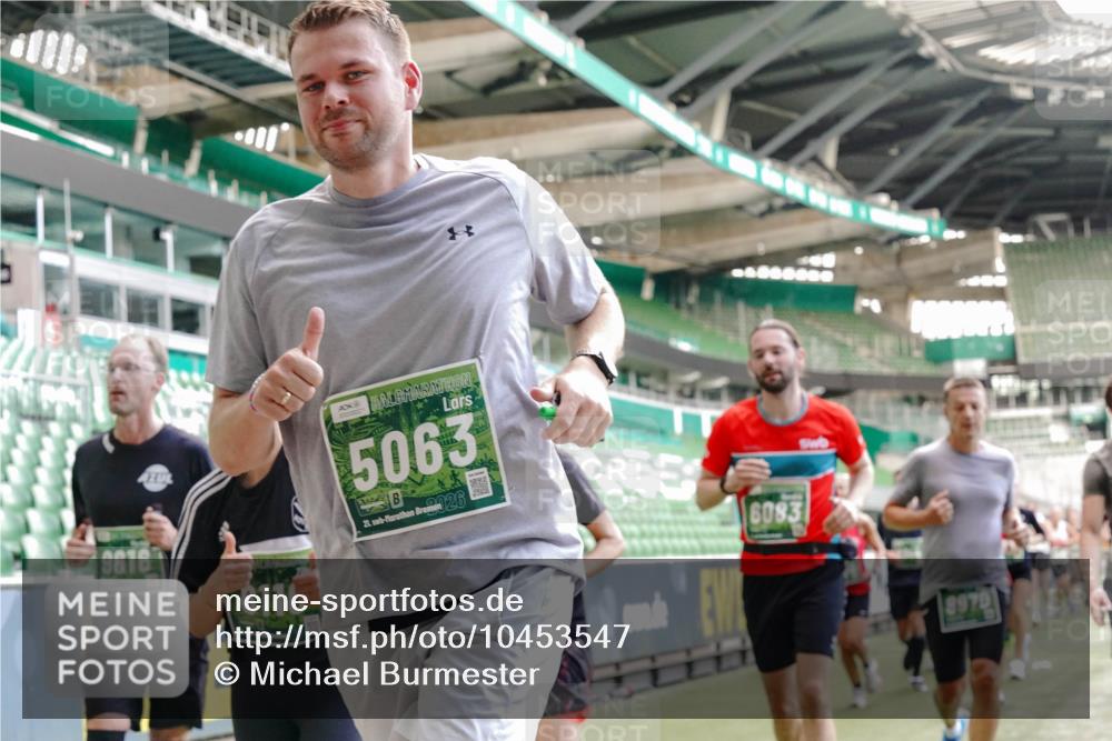 13.09.2026 - 21. swb-Marathon Bremen Michael Burmester http://msf.ph/oto/10453547 13.09.2026 13:10:24 Laufen im Stadion 164, 373, 383, 391, 448, 532, 549, 563, 581, 625, 813, 869, 898, 984, 1072, 1150, 1180, 1738, 1855, 1867, 1880, 1894, 1967, 2202, 2208, 2232, 2243, 2268, 2284, 2330, 2333, 2339, 2342, 2429, 2432, 2441, 2443, 2471, 2525, 2530, 2531, 2553, 2573, 2589, 2594, 2654, 2682, 2714, 2717, 2784, 2785, 2819, 2836, 2920, 2931, 2932, 2941, 3026, 3032, 3063, 3086, 3089, 3122, 3174, 3207, 3208, 3291, 3316, 3327, 3333, 3370, 3398, 3409, 3410, 3437, 3470, 3549, 3707, 3769, 109 meine-sportfotos.de
