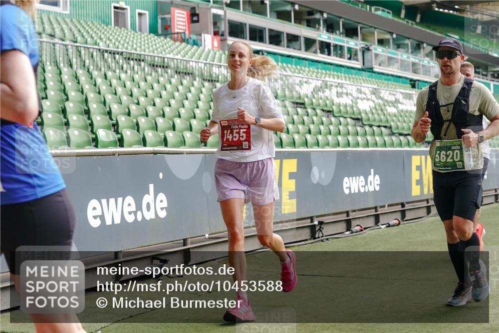 13.09.2026 - 21. swb-Marathon Bremen Michael Burmester http://msf.ph/oto/10453588 13.09.2026 12:51:35 Laufen im Stadion 235, 335, 734, 771, 863, 1043, 1125, 1146, 1162, 1232, 1455, 1492, 1510, 1513, 1613, 1955, 1970, 1998, 2008, 2130, 2291, 2295, 2360, 2442, 2444, 2447, 2498, 2759, 2847, 3085, 3440, 3484, 3566, 3647, 3703, 3808, 3830, 3899, 3959, 3988, 4023, 4165, 4283, 4368, 4429, 4473, 4475, 4559, 4571, 4573, 4582, 4727, 4781, 4782, 4888, 4895, 5066, 5079, 5152, 5155, 5168, 5314, 5379, 5521, 5532, 5620, 5627, 5636, 5696, 6267, 6274, 6471, 6668, 6901, 8033, 8798 meine-sportfotos.de