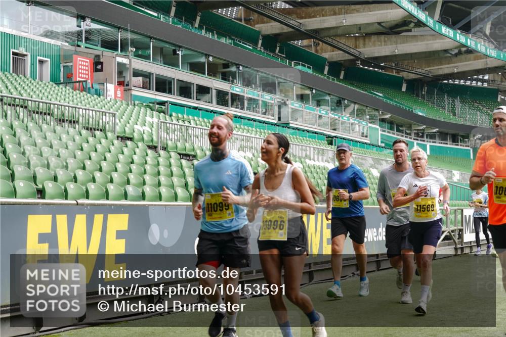 13.09.2026 - 21. swb-Marathon Bremen Michael Burmester http://msf.ph/oto/10453591 13.09.2026 10:32:05 Laufen im Stadion 10141, 10146, 10174, 10203, 10222, 10226, 10227, 10243, 10246, 10249, 10255, 10256, 10281, 10284, 10322, 10365, 10372, 10410, 10443, 10448, 10471, 10478, 10479, 10486, 10503, 10517, 10518, 10529, 10540, 10543, 10550, 10555, 10565, 10577, 10579, 10589, 10608, 10610, 10626, 10631, 10646, 10670, 10675, 10684, 10685, 10690, 10703, 10704, 10707, 10708, 10714, 10721, 10725, 10757, 10765, 10771, 10821, 10822, 10838, 10886, 11350, 11379 meine-sportfotos.de