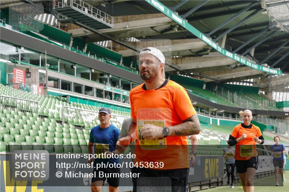 13.09.2026 - 21. swb-Marathon Bremen Michael Burmester http://msf.ph/oto/10453639 13.09.2026 10:32:06 Laufen im Stadion 10141, 10146, 10174, 10203, 10222, 10226, 10227, 10243, 10246, 10249, 10255, 10256, 10281, 10284, 10322, 10365, 10372, 10410, 10443, 10448, 10471, 10478, 10479, 10486, 10503, 10517, 10518, 10529, 10540, 10543, 10550, 10555, 10565, 10577, 10579, 10589, 10608, 10610, 10626, 10631, 10646, 10670, 10675, 10684, 10685, 10690, 10703, 10704, 10707, 10708, 10721, 10725, 10757, 10771, 10821, 10822, 10838, 10886, 11350, 11379 meine-sportfotos.de