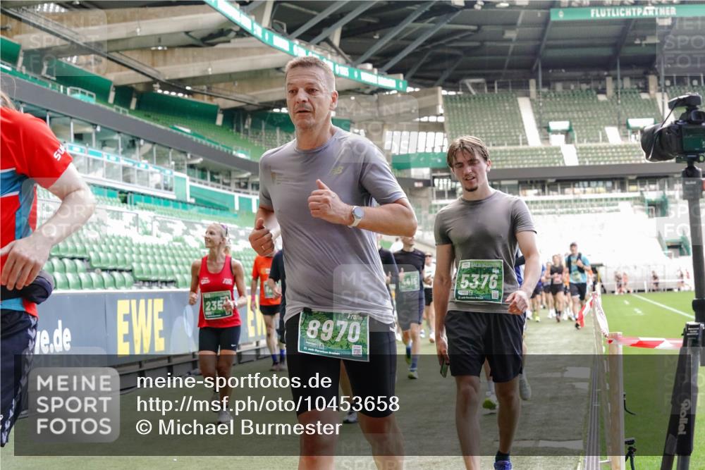 13.09.2026 - 21. swb-Marathon Bremen Michael Burmester http://msf.ph/oto/10453658 13.09.2026 13:10:25 Laufen im Stadion 164, 373, 383, 391, 448, 532, 549, 563, 581, 625, 813, 869, 898, 984, 1072, 1150, 1180, 1738, 1855, 1867, 1880, 1894, 1967, 2202, 2208, 2232, 2243, 2268, 2284, 2330, 2333, 2339, 2342, 2429, 2432, 2441, 2443, 2471, 2525, 2530, 2531, 2553, 2573, 2589, 2594, 2654, 2682, 2714, 2717, 2784, 2785, 2819, 2836, 2920, 2931, 2932, 2941, 3026, 3032, 3063, 3086, 3089, 3122, 3174, 3207, 3208, 3291, 3316, 3327, 3333, 3370, 3398, 3409, 3410, 3437, 3470, 3549, 3707, 3769, 109 meine-sportfotos.de