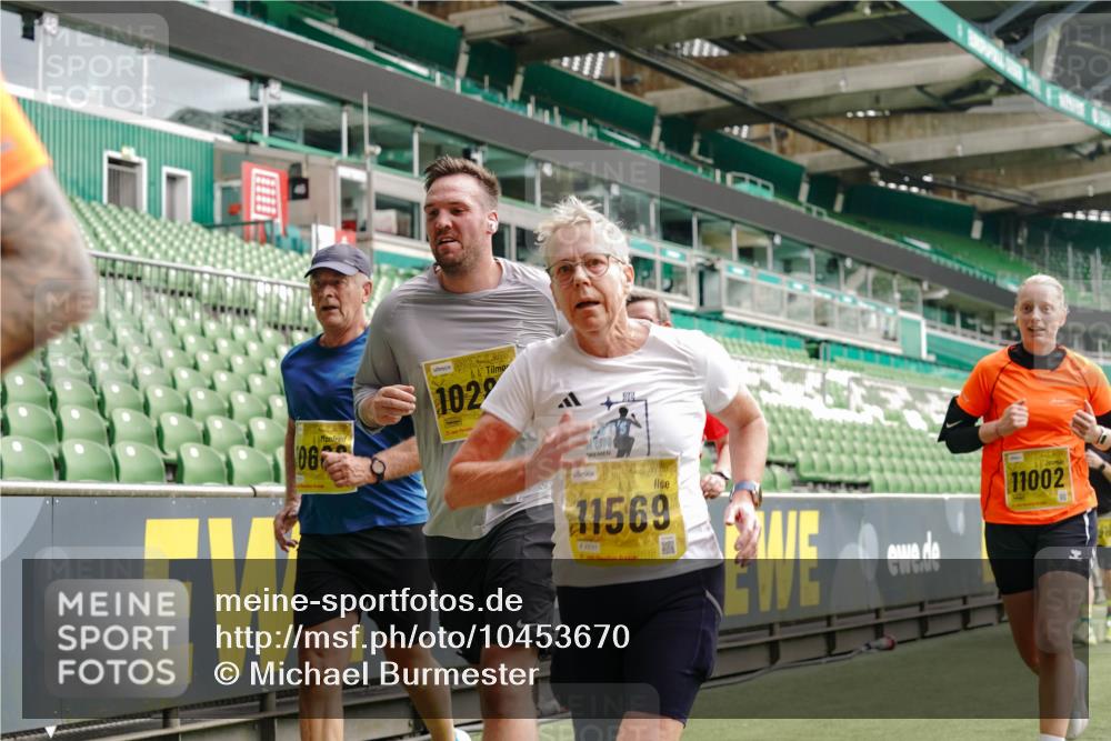 13.09.2026 - 21. swb-Marathon Bremen Michael Burmester http://msf.ph/oto/10453670 13.09.2026 10:32:07 Laufen im Stadion 10141, 10146, 10203, 10222, 10226, 10227, 10243, 10246, 10249, 10255, 10256, 10281, 10284, 10322, 10365, 10372, 10379, 10410, 10443, 10448, 10471, 10478, 10479, 10486, 10503, 10517, 10518, 10529, 10540, 10543, 10550, 10555, 10565, 10577, 10579, 10589, 10608, 10610, 10626, 10631, 10646, 10670, 10675, 10684, 10685, 10690, 10703, 10704, 10707, 10708, 10721, 10725, 10757, 10771, 10821, 10822, 10838, 11350, 11379 meine-sportfotos.de