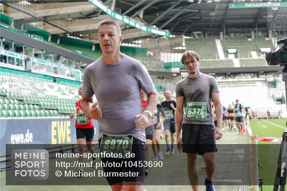 13.09.2026 - 21. swb-Marathon Bremen Michael Burmester http://msf.ph/oto/10453690 13.09.2026 13:10:25 Laufen im Stadion 164, 373, 383, 391, 448, 532, 549, 563, 581, 625, 813, 869, 898, 984, 1072, 1150, 1180, 1738, 1855, 1867, 1880, 1894, 1967, 2202, 2208, 2232, 2243, 2268, 2284, 2330, 2333, 2339, 2342, 2429, 2432, 2441, 2443, 2471, 2525, 2530, 2531, 2553, 2573, 2589, 2594, 2654, 2682, 2714, 2717, 2784, 2785, 2819, 2836, 2920, 2931, 2932, 2941, 3026, 3032, 3063, 3086, 3089, 3122, 3174, 3207, 3208, 3291, 3316, 3327, 3333, 3370, 3398, 3409, 3410, 3437, 3470, 3549, 3707, 3769, 109 meine-sportfotos.de
