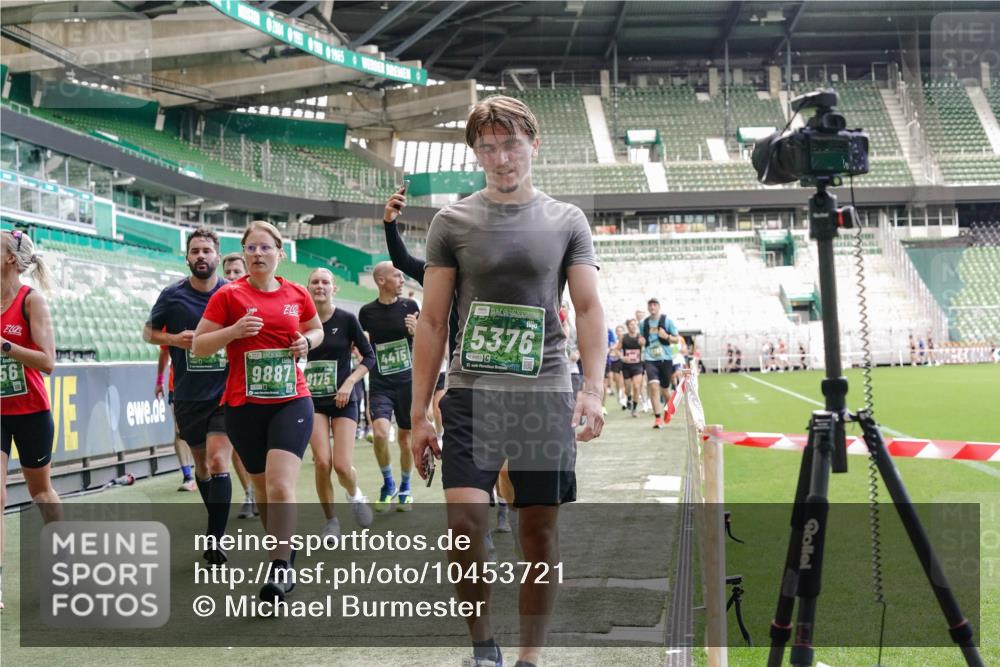 13.09.2026 - 21. swb-Marathon Bremen Michael Burmester http://msf.ph/oto/10453721 13.09.2026 13:10:26 Laufen im Stadion 164, 373, 383, 391, 448, 532, 549, 563, 581, 625, 813, 869, 898, 984, 1072, 1180, 1738, 1855, 1867, 1894, 1967, 2202, 2208, 2232, 2243, 2268, 2284, 2330, 2333, 2339, 2342, 2429, 2432, 2441, 2443, 2471, 2525, 2530, 2531, 2553, 2573, 2589, 2594, 2654, 2669, 2682, 2714, 2717, 2784, 2785, 2819, 2836, 2920, 2931, 2932, 2941, 3026, 3032, 3063, 3086, 3089, 3122, 3174, 3207, 3208, 3291, 3316, 3327, 3333, 3370, 3398, 3409, 3410, 3437, 3470, 3549, 3707, 3769, 109 meine-sportfotos.de