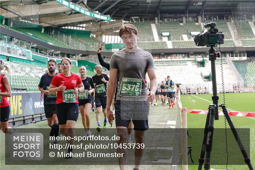 13.09.2026 - 21. swb-Marathon Bremen Michael Burmester http://msf.ph/oto/10453739 13.09.2026 13:10:26 Laufen im Stadion 164, 373, 383, 391, 448, 532, 549, 563, 581, 625, 813, 869, 898, 984, 1072, 1180, 1738, 1855, 1867, 1894, 1967, 2202, 2208, 2232, 2243, 2268, 2284, 2330, 2333, 2339, 2342, 2429, 2432, 2441, 2443, 2471, 2525, 2530, 2531, 2553, 2573, 2589, 2594, 2654, 2669, 2682, 2714, 2717, 2784, 2785, 2819, 2836, 2920, 2931, 2932, 2941, 3026, 3032, 3063, 3086, 3089, 3122, 3174, 3207, 3208, 3291, 3316, 3327, 3333, 3370, 3398, 3409, 3410, 3437, 3470, 3549, 3707, 3769, 109 meine-sportfotos.de