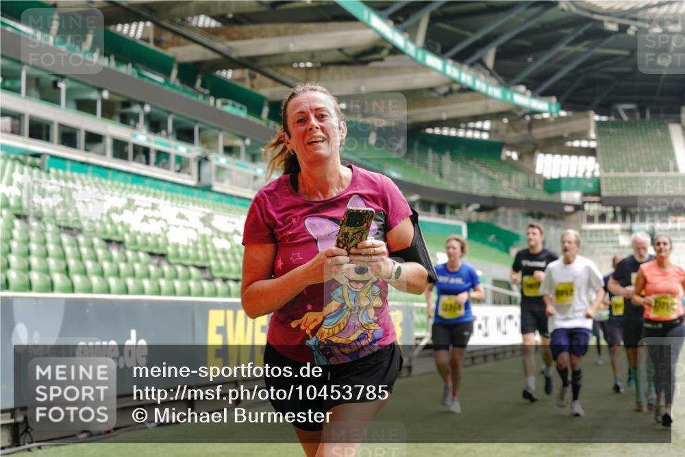 13.09.2026 - 21. swb-Marathon Bremen Michael Burmester http://msf.ph/oto/10453785 13.09.2026 10:32:09 Laufen im Stadion 10067, 10141, 10146, 10203, 10222, 10226, 10227, 10243, 10246, 10249, 10255, 10256, 10284, 10322, 10365, 10372, 10379, 10410, 10443, 10448, 10471, 10478, 10479, 10486, 10503, 10517, 10518, 10529, 10540, 10543, 10550, 10555, 10565, 10577, 10579, 10589, 10608, 10610, 10626, 10631, 10646, 10670, 10675, 10684, 10685, 10690, 10703, 10704, 10707, 10708, 10721, 10725, 10757, 10771, 10821, 10822, 10838, 11350, 11379 meine-sportfotos.de