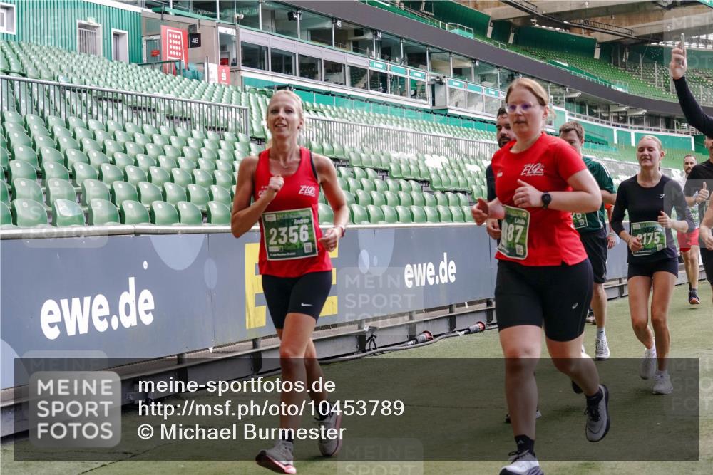 13.09.2026 - 21. swb-Marathon Bremen Michael Burmester http://msf.ph/oto/10453789 13.09.2026 13:10:27 Laufen im Stadion 164, 373, 383, 391, 448, 532, 549, 563, 581, 625, 813, 869, 898, 984, 1072, 1180, 1738, 1855, 1867, 1894, 1967, 2202, 2208, 2232, 2243, 2268, 2284, 2330, 2333, 2339, 2342, 2429, 2432, 2441, 2443, 2471, 2525, 2530, 2531, 2553, 2573, 2589, 2594, 2654, 2669, 2682, 2714, 2717, 2784, 2785, 2819, 2836, 2920, 2931, 2932, 2941, 3026, 3032, 3063, 3086, 3089, 3122, 3174, 3207, 3208, 3291, 3316, 3327, 3333, 3352, 3370, 3398, 3409, 3410, 3437, 3470, 3549, 3707, 3769, 109 meine-sportfotos.de