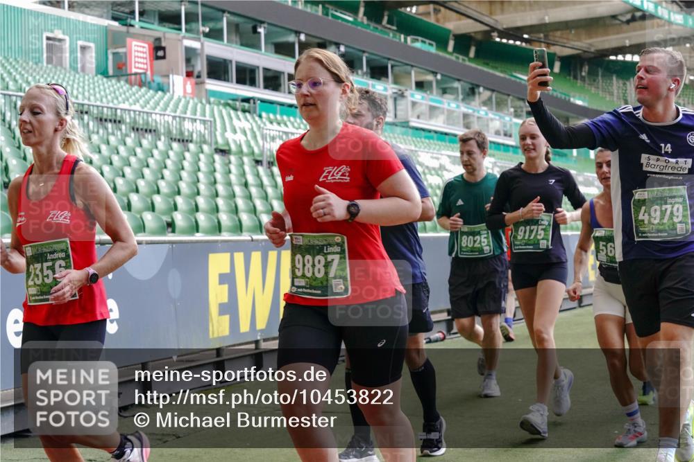 13.09.2026 - 21. swb-Marathon Bremen Michael Burmester http://msf.ph/oto/10453822 13.09.2026 13:10:28 Laufen im Stadion 164, 373, 383, 391, 448, 532, 549, 563, 581, 625, 813, 869, 898, 984, 1072, 1180, 1738, 1855, 1867, 1894, 1967, 2202, 2208, 2232, 2243, 2268, 2284, 2330, 2333, 2339, 2342, 2429, 2432, 2441, 2443, 2471, 2525, 2530, 2531, 2553, 2573, 2589, 2594, 2654, 2669, 2682, 2714, 2717, 2784, 2785, 2819, 2836, 2920, 2931, 2932, 2941, 3026, 3032, 3063, 3086, 3089, 3122, 3174, 3207, 3208, 3291, 3316, 3327, 3333, 3352, 3370, 3398, 3409, 3410, 3437, 3470, 3549, 3707, 3769, 109 meine-sportfotos.de