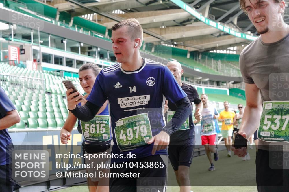 13.09.2026 - 21. swb-Marathon Bremen Michael Burmester http://msf.ph/oto/10453865 13.09.2026 13:10:29 Laufen im Stadion 164, 373, 383, 391, 448, 532, 549, 563, 581, 625, 813, 869, 898, 984, 1072, 1180, 1738, 1855, 1867, 1894, 1967, 2202, 2208, 2232, 2243, 2268, 2284, 2330, 2333, 2339, 2342, 2429, 2432, 2441, 2443, 2471, 2525, 2530, 2531, 2553, 2573, 2589, 2594, 2654, 2669, 2682, 2714, 2717, 2784, 2785, 2819, 2836, 2920, 2931, 2932, 2941, 3026, 3032, 3063, 3086, 3089, 3122, 3174, 3207, 3208, 3291, 3316, 3327, 3333, 3352, 3370, 3398, 3409, 3410, 3437, 3470, 3549, 3707, 3769, 109 meine-sportfotos.de