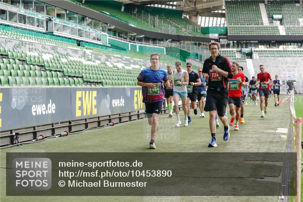 13.09.2026 - 21. swb-Marathon Bremen Michael Burmester http://msf.ph/oto/10453890 13.09.2026 12:51:46 Laufen im Stadion 107, 235, 335, 683, 734, 771, 792, 863, 1033, 1043, 1125, 1146, 1162, 1232, 1455, 1492, 1510, 1613, 1955, 1970, 1998, 2008, 2130, 2295, 2442, 2444, 2447, 2480, 2498, 2759, 2767, 2847, 3085, 3336, 3440, 3448, 3484, 3566, 3703, 3808, 3830, 3899, 3959, 3988, 4023, 4165, 4283, 4368, 4429, 4473, 4475, 4559, 4571, 4573, 4582, 4727, 4781, 4782, 4888, 4895, 5066, 5079, 5152, 5155, 5168, 5314, 5379, 5521, 5532, 5620, 5627, 5696, 6274, 6471, 6668, 6901, 8033, 8798 meine-sportfotos.de