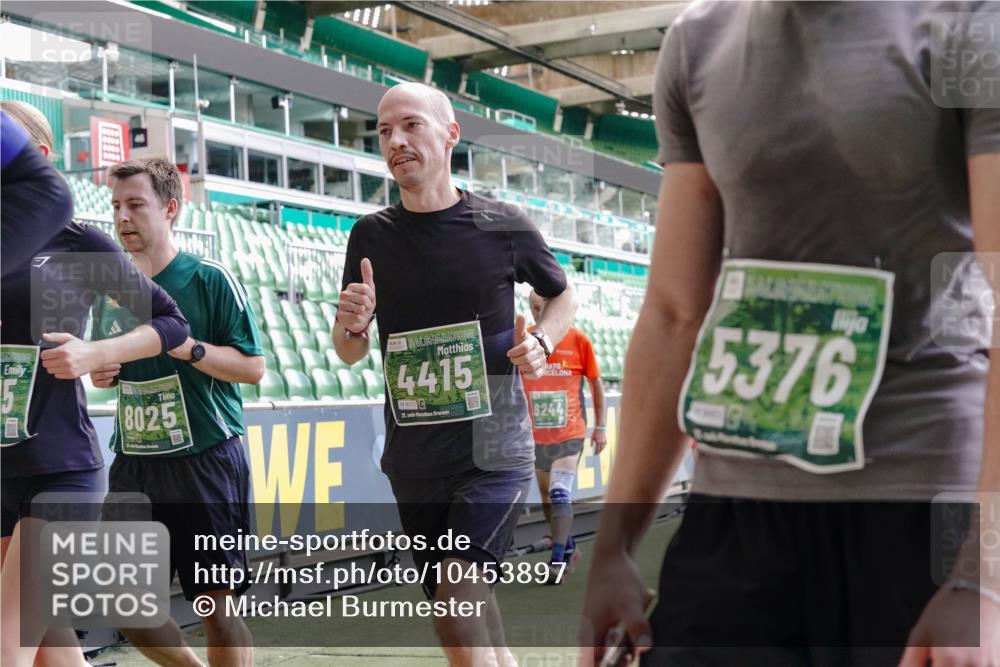 13.09.2026 - 21. swb-Marathon Bremen Michael Burmester http://msf.ph/oto/10453897 13.09.2026 13:10:29 Laufen im Stadion 164, 373, 383, 391, 448, 532, 549, 563, 581, 625, 813, 869, 898, 984, 1072, 1180, 1738, 1855, 1867, 1894, 1967, 2202, 2208, 2232, 2243, 2268, 2284, 2330, 2333, 2339, 2342, 2429, 2432, 2441, 2443, 2471, 2525, 2530, 2531, 2553, 2573, 2589, 2594, 2654, 2669, 2682, 2714, 2717, 2784, 2785, 2819, 2836, 2920, 2931, 2932, 2941, 3026, 3032, 3063, 3086, 3089, 3122, 3174, 3207, 3208, 3291, 3316, 3327, 3333, 3352, 3370, 3398, 3409, 3410, 3437, 3470, 3549, 3707, 3769, 109 meine-sportfotos.de