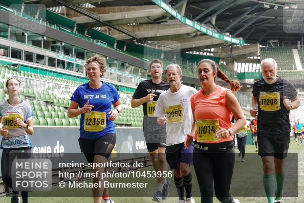 13.09.2026 - 21. swb-Marathon Bremen Michael Burmester http://msf.ph/oto/10453956 13.09.2026 10:32:11 Laufen im Stadion 10067, 10141, 10146, 10203, 10222, 10226, 10227, 10243, 10246, 10249, 10255, 10256, 10284, 10300, 10322, 10365, 10372, 10379, 10410, 10443, 10448, 10471, 10478, 10479, 10486, 10503, 10517, 10518, 10529, 10540, 10543, 10550, 10555, 10565, 10577, 10579, 10589, 10608, 10610, 10626, 10631, 10646, 10670, 10675, 10684, 10685, 10690, 10703, 10704, 10707, 10708, 10721, 10725, 10757, 10771, 10821, 10822, 10838, 11350, 11379 meine-sportfotos.de