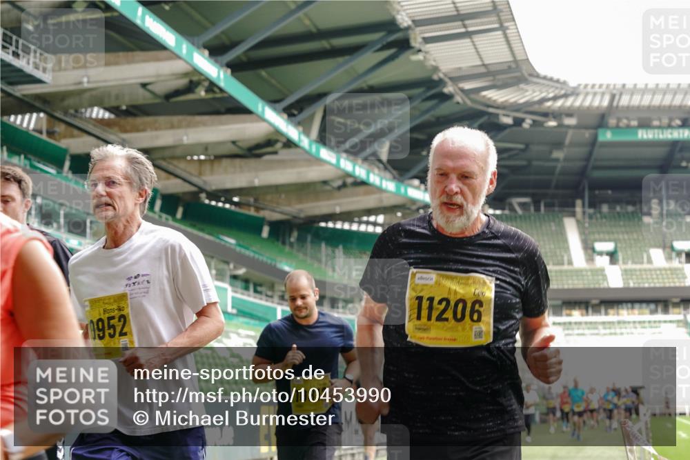 13.09.2026 - 21. swb-Marathon Bremen Michael Burmester http://msf.ph/oto/10453990 13.09.2026 10:32:12 Laufen im Stadion 10067, 10141, 10146, 10203, 10222, 10226, 10227, 10243, 10246, 10249, 10255, 10256, 10284, 10300, 10322, 10365, 10372, 10379, 10410, 10443, 10448, 10471, 10478, 10479, 10486, 10503, 10517, 10518, 10529, 10540, 10543, 10550, 10555, 10565, 10577, 10579, 10589, 10608, 10610, 10626, 10631, 10646, 10670, 10675, 10684, 10685, 10690, 10703, 10704, 10707, 10708, 10721, 10725, 10757, 10771, 10821, 10822, 10838, 11350, 11379 meine-sportfotos.de