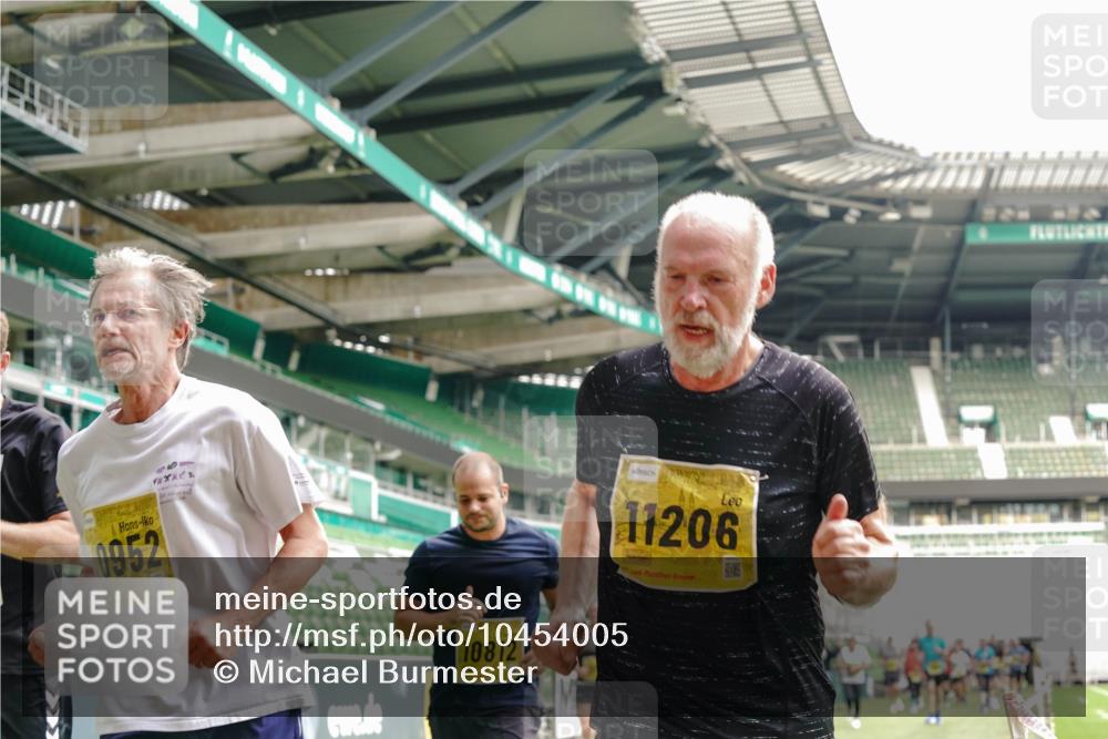 13.09.2026 - 21. swb-Marathon Bremen Michael Burmester http://msf.ph/oto/10454005 13.09.2026 10:32:13 Laufen im Stadion 10067, 10141, 10146, 10203, 10222, 10226, 10227, 10243, 10246, 10249, 10255, 10256, 10284, 10300, 10322, 10365, 10372, 10379, 10410, 10443, 10448, 10471, 10478, 10479, 10486, 10503, 10517, 10518, 10529, 10540, 10543, 10550, 10555, 10565, 10577, 10579, 10589, 10608, 10610, 10626, 10631, 10646, 10670, 10675, 10684, 10685, 10690, 10703, 10704, 10707, 10708, 10721, 10725, 10757, 10771, 10821, 10822, 10838, 11350, 11379 meine-sportfotos.de