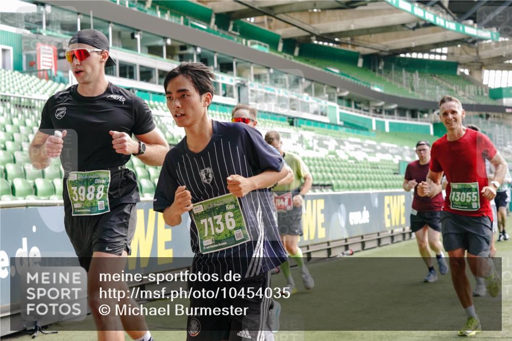 13.09.2026 - 21. swb-Marathon Bremen Michael Burmester http://msf.ph/oto/10454035 13.09.2026 12:51:51 Laufen im Stadion 107, 235, 335, 683, 734, 771, 792, 863, 1033, 1043, 1125, 1146, 1162, 1232, 1455, 1492, 1510, 1613, 1646, 1955, 1970, 1998, 2007, 2008, 2203, 2295, 2442, 2444, 2447, 2480, 2498, 2759, 2767, 2847, 3085, 3149, 3336, 3440, 3448, 3484, 3566, 3703, 3808, 3830, 3899, 3959, 3988, 4023, 4165, 4283, 4368, 4429, 4473, 4475, 4559, 4571, 4573, 4582, 4727, 4781, 4782, 4888, 4895, 5066, 5079, 5152, 5155, 5168, 5379, 5521, 5532, 5620, 5627, 5696, 6274, 6471, 6668, 6901, 8033, 8798 meine-sportfotos.de