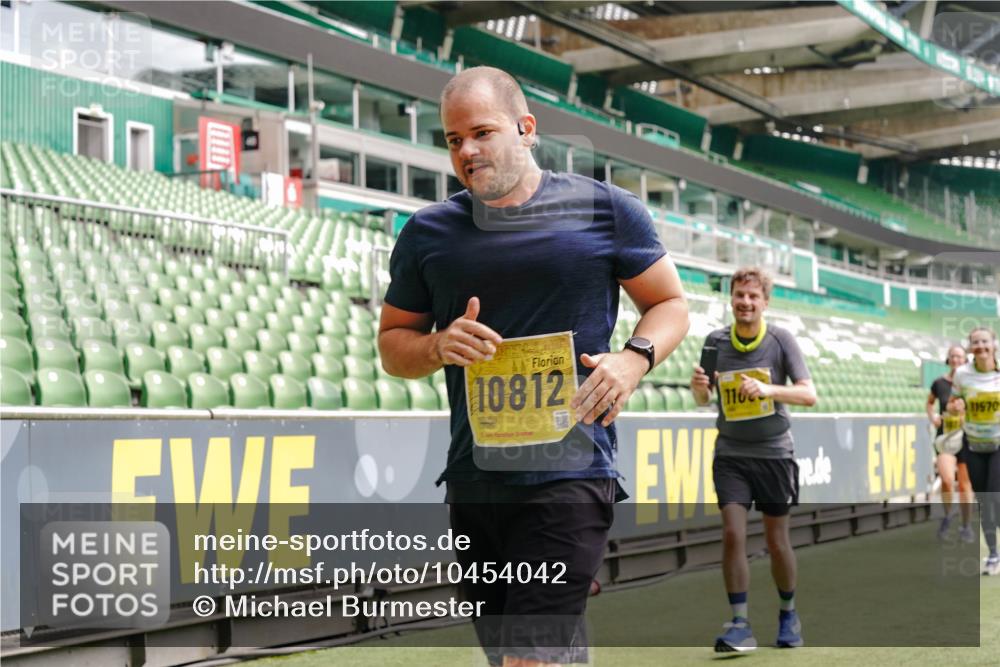 13.09.2026 - 21. swb-Marathon Bremen Michael Burmester http://msf.ph/oto/10454042 13.09.2026 10:32:14 Laufen im Stadion 10067, 10141, 10146, 10203, 10222, 10226, 10227, 10243, 10246, 10249, 10255, 10256, 10284, 10300, 10322, 10365, 10372, 10379, 10410, 10443, 10448, 10471, 10478, 10479, 10486, 10503, 10517, 10518, 10529, 10540, 10543, 10550, 10555, 10565, 10577, 10579, 10589, 10608, 10610, 10626, 10631, 10646, 10670, 10675, 10684, 10685, 10690, 10703, 10704, 10707, 10708, 10721, 10725, 10728, 10757, 10771, 10821, 10822, 10838, 11350, 11379 meine-sportfotos.de