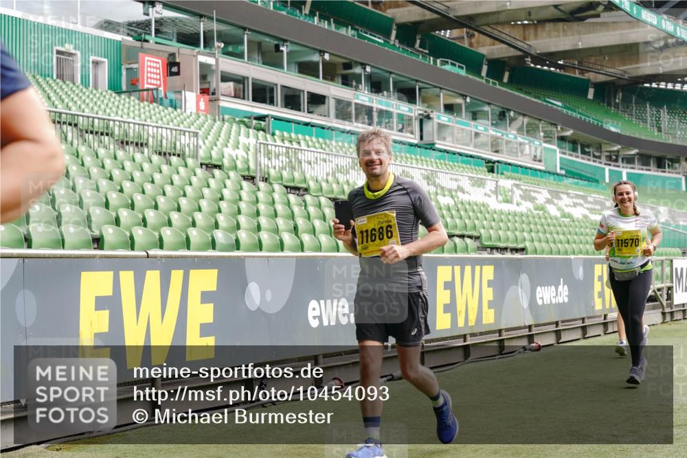 13.09.2026 - 21. swb-Marathon Bremen Michael Burmester http://msf.ph/oto/10454093 13.09.2026 10:32:15 Laufen im Stadion 10067, 10141, 10146, 10203, 10222, 10226, 10227, 10243, 10246, 10249, 10255, 10256, 10284, 10300, 10322, 10365, 10372, 10379, 10383, 10410, 10443, 10448, 10471, 10478, 10479, 10486, 10503, 10517, 10518, 10529, 10540, 10543, 10550, 10555, 10565, 10577, 10579, 10589, 10608, 10610, 10626, 10631, 10646, 10670, 10675, 10684, 10685, 10690, 10703, 10704, 10707, 10708, 10721, 10725, 10728, 10757, 10771, 10821, 10822, 10838, 11350, 11379 meine-sportfotos.de