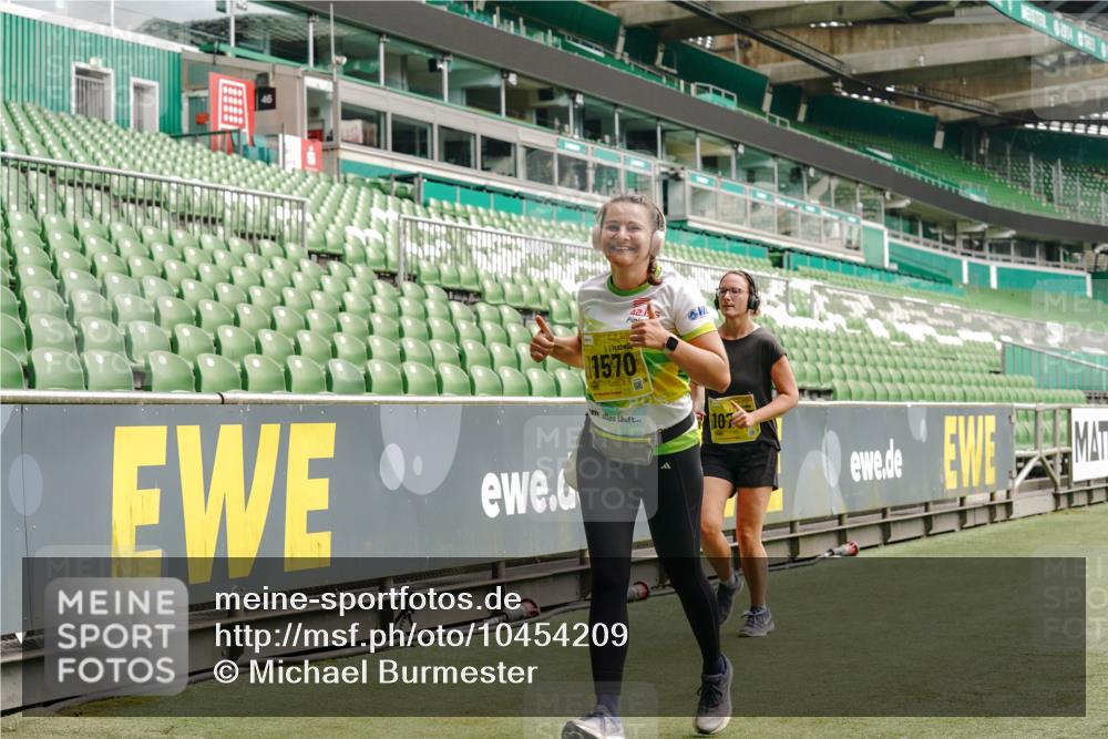 13.09.2026 - 21. swb-Marathon Bremen Michael Burmester http://msf.ph/oto/10454209 13.09.2026 10:32:17 Laufen im Stadion 10067, 10141, 10146, 10203, 10222, 10226, 10227, 10243, 10246, 10249, 10255, 10256, 10284, 10300, 10322, 10365, 10372, 10379, 10383, 10410, 10443, 10448, 10471, 10478, 10479, 10486, 10503, 10517, 10518, 10529, 10540, 10543, 10550, 10555, 10565, 10577, 10579, 10589, 10608, 10610, 10626, 10631, 10646, 10670, 10675, 10684, 10685, 10690, 10703, 10704, 10707, 10708, 10721, 10725, 10728, 10771, 10821, 10822, 10838, 11350, 11379 meine-sportfotos.de