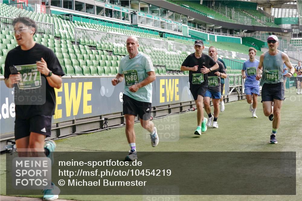 13.09.2026 - 21. swb-Marathon Bremen Michael Burmester http://msf.ph/oto/10454219 13.09.2026 12:51:59 Laufen im Stadion 107, 235, 335, 683, 734, 771, 792, 863, 1033, 1043, 1125, 1146, 1162, 1232, 1252, 1297, 1455, 1492, 1510, 1542, 1613, 1646, 1955, 1970, 2007, 2008, 2043, 2203, 2295, 2442, 2444, 2447, 2480, 2498, 2759, 2767, 2847, 3085, 3149, 3336, 3440, 3448, 3484, 3566, 3703, 3808, 3830, 3899, 3959, 3988, 4023, 4165, 4283, 4368, 4429, 4473, 4475, 4559, 4571, 4573, 4582, 4605, 4727, 4781, 4782, 4888, 4895, 5066, 5079, 5152, 5155, 5168, 5379, 5521, 5532, 5627, 5696, 6274, 6471, 8033, 8798 meine-sportfotos.de