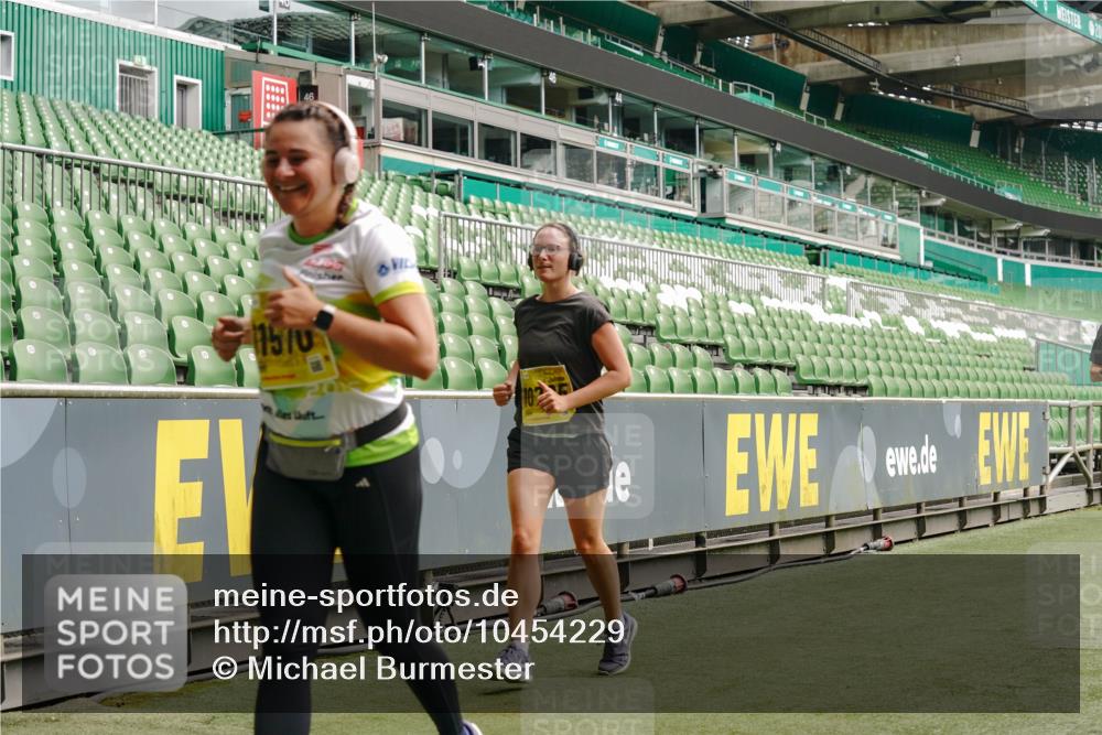 13.09.2026 - 21. swb-Marathon Bremen Michael Burmester http://msf.ph/oto/10454229 13.09.2026 10:32:17 Laufen im Stadion 10067, 10141, 10146, 10203, 10222, 10226, 10227, 10243, 10246, 10249, 10255, 10256, 10284, 10300, 10322, 10365, 10372, 10379, 10383, 10410, 10443, 10448, 10471, 10478, 10479, 10486, 10503, 10517, 10518, 10529, 10540, 10543, 10550, 10555, 10565, 10577, 10579, 10589, 10608, 10610, 10626, 10631, 10646, 10670, 10675, 10684, 10685, 10690, 10703, 10704, 10707, 10708, 10721, 10725, 10728, 10771, 10821, 10822, 10838, 11350, 11379 meine-sportfotos.de