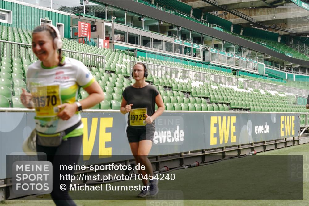13.09.2026 - 21. swb-Marathon Bremen Michael Burmester http://msf.ph/oto/10454240 13.09.2026 10:32:18 Laufen im Stadion 10067, 10141, 10146, 10166, 10203, 10222, 10226, 10227, 10243, 10246, 10249, 10255, 10256, 10284, 10300, 10322, 10365, 10372, 10379, 10383, 10394, 10410, 10443, 10448, 10471, 10478, 10479, 10486, 10503, 10517, 10518, 10529, 10540, 10543, 10550, 10555, 10565, 10577, 10579, 10589, 10608, 10610, 10626, 10631, 10646, 10670, 10675, 10684, 10685, 10690, 10703, 10704, 10707, 10708, 10721, 10725, 10728, 10771, 10821, 10822, 10838, 11350, 11379 meine-sportfotos.de
