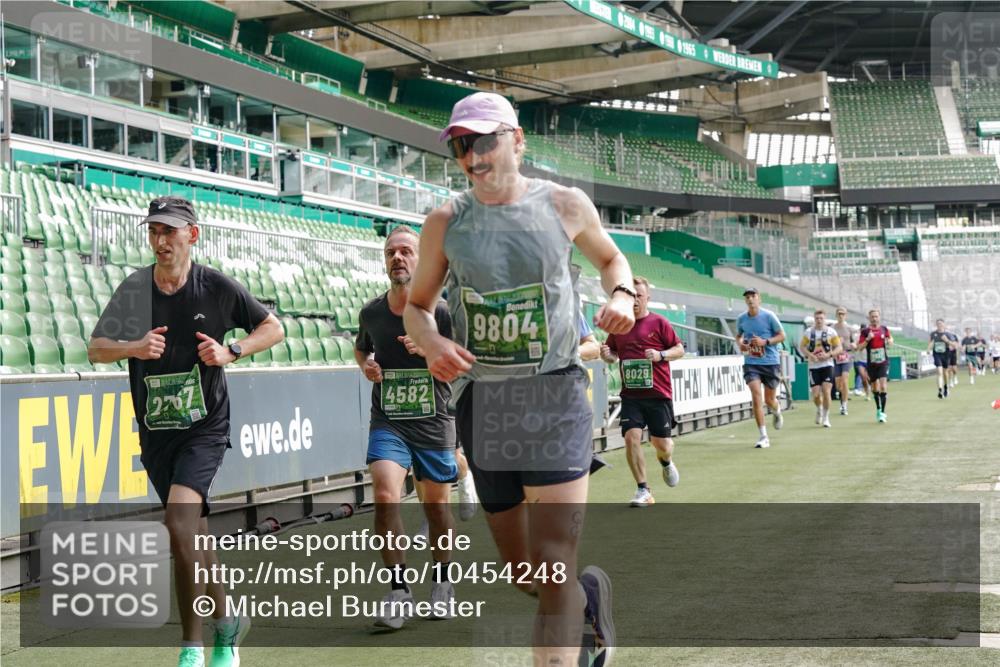 13.09.2026 - 21. swb-Marathon Bremen Michael Burmester http://msf.ph/oto/10454248 13.09.2026 12:52:01 Laufen im Stadion 107, 235, 335, 683, 734, 771, 792, 863, 1033, 1043, 1125, 1146, 1162, 1232, 1252, 1297, 1455, 1492, 1510, 1542, 1613, 1646, 1955, 1970, 2007, 2008, 2043, 2203, 2295, 2442, 2444, 2447, 2480, 2498, 2759, 2767, 2847, 3085, 3149, 3336, 3440, 3448, 3484, 3566, 3703, 3808, 3830, 3899, 3959, 3988, 4023, 4165, 4283, 4368, 4429, 4473, 4475, 4559, 4571, 4573, 4582, 4605, 4727, 4781, 4782, 4888, 4895, 5066, 5079, 5152, 5155, 5168, 5379, 5521, 5532, 5627, 5696, 6274, 6471, 8033, 8798 meine-sportfotos.de