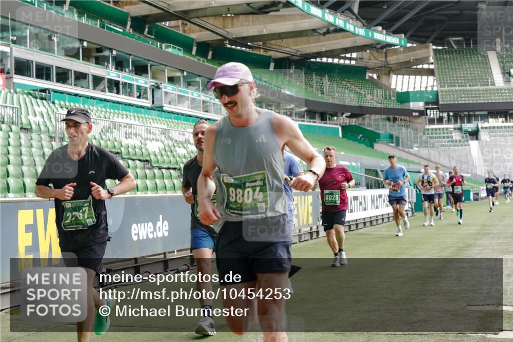 13.09.2026 - 21. swb-Marathon Bremen Michael Burmester http://msf.ph/oto/10454253 13.09.2026 12:52:01 Laufen im Stadion 107, 235, 335, 683, 734, 771, 792, 863, 1033, 1043, 1125, 1146, 1162, 1232, 1252, 1297, 1455, 1492, 1510, 1542, 1613, 1646, 1955, 1970, 2007, 2008, 2043, 2203, 2295, 2442, 2444, 2447, 2480, 2498, 2759, 2767, 2847, 3085, 3149, 3336, 3440, 3448, 3484, 3566, 3703, 3808, 3830, 3899, 3959, 3988, 4023, 4165, 4283, 4368, 4429, 4473, 4475, 4559, 4571, 4573, 4582, 4605, 4727, 4781, 4782, 4888, 4895, 5066, 5079, 5152, 5155, 5168, 5379, 5521, 5532, 5627, 5696, 6274, 6471, 8033, 8798 meine-sportfotos.de
