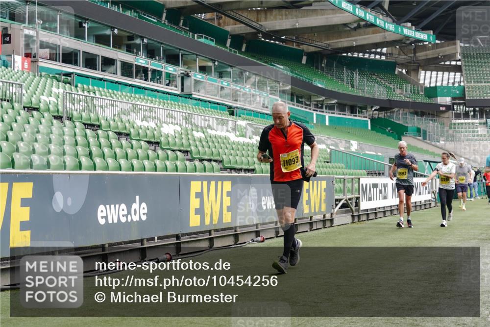 13.09.2026 - 21. swb-Marathon Bremen Michael Burmester http://msf.ph/oto/10454256 13.09.2026 10:32:19 Laufen im Stadion 10067, 10141, 10146, 10166, 10203, 10222, 10226, 10227, 10243, 10246, 10249, 10255, 10256, 10284, 10300, 10322, 10365, 10372, 10379, 10383, 10394, 10410, 10443, 10448, 10471, 10478, 10479, 10486, 10494, 10503, 10517, 10518, 10529, 10540, 10543, 10550, 10555, 10565, 10577, 10579, 10589, 10608, 10610, 10626, 10631, 10646, 10670, 10675, 10684, 10685, 10690, 10703, 10704, 10707, 10708, 10721, 10725, 10728, 10771, 10794, 10821, 10822, 10838, 11350, 11379 meine-sportfotos.de