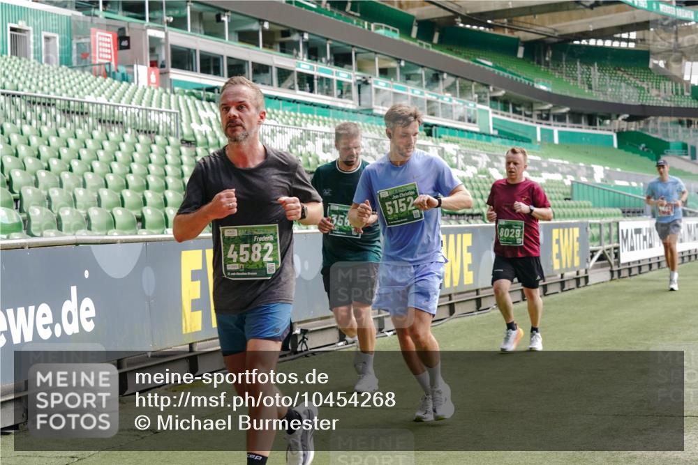13.09.2026 - 21. swb-Marathon Bremen Michael Burmester http://msf.ph/oto/10454268 13.09.2026 12:52:02 Laufen im Stadion 107, 235, 335, 683, 734, 771, 792, 863, 1033, 1043, 1125, 1146, 1162, 1232, 1252, 1297, 1455, 1492, 1510, 1542, 1613, 1646, 1955, 1970, 2007, 2008, 2043, 2203, 2295, 2442, 2444, 2447, 2480, 2498, 2759, 2767, 2847, 3085, 3149, 3336, 3440, 3448, 3484, 3566, 3703, 3808, 3830, 3899, 3959, 3988, 4023, 4165, 4283, 4368, 4429, 4473, 4475, 4559, 4571, 4573, 4582, 4605, 4727, 4781, 4782, 4895, 5066, 5079, 5152, 5155, 5168, 5379, 5521, 5532, 5627, 5696, 6274, 6471, 8033, 8798 meine-sportfotos.de