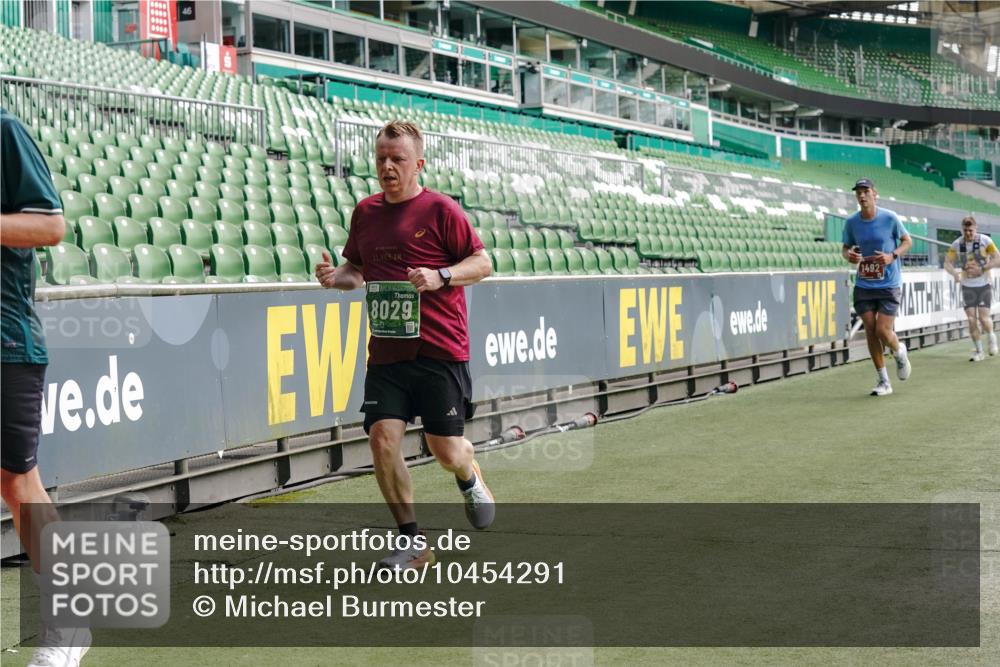 13.09.2026 - 21. swb-Marathon Bremen Michael Burmester http://msf.ph/oto/10454291 13.09.2026 12:52:03 Laufen im Stadion 107, 235, 335, 683, 734, 771, 792, 863, 1033, 1043, 1125, 1146, 1162, 1232, 1252, 1297, 1455, 1492, 1510, 1542, 1613, 1646, 1955, 1970, 2007, 2008, 2043, 2203, 2295, 2442, 2444, 2447, 2480, 2498, 2759, 2767, 2847, 3085, 3149, 3236, 3336, 3440, 3448, 3484, 3566, 3703, 3808, 3830, 3899, 3959, 3988, 4023, 4165, 4283, 4368, 4429, 4473, 4475, 4559, 4571, 4573, 4582, 4605, 4727, 4781, 4782, 4895, 5066, 5079, 5152, 5155, 5168, 5379, 5521, 5532, 5627, 5696, 6274, 6471, 8033, 8798 meine-sportfotos.de