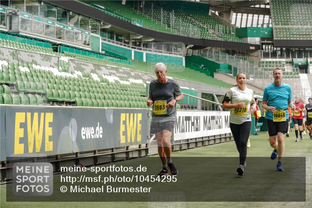13.09.2026 - 21. swb-Marathon Bremen Michael Burmester http://msf.ph/oto/10454295 13.09.2026 10:32:21 Laufen im Stadion 10067, 10141, 10146, 10166, 10203, 10222, 10226, 10243, 10246, 10249, 10255, 10256, 10284, 10300, 10322, 10365, 10372, 10374, 10379, 10383, 10394, 10410, 10443, 10471, 10478, 10479, 10486, 10494, 10503, 10517, 10518, 10529, 10540, 10543, 10550, 10555, 10565, 10577, 10579, 10589, 10608, 10610, 10626, 10631, 10646, 10670, 10675, 10684, 10685, 10690, 10703, 10704, 10707, 10708, 10721, 10725, 10728, 10771, 10794, 11350, 11379 meine-sportfotos.de