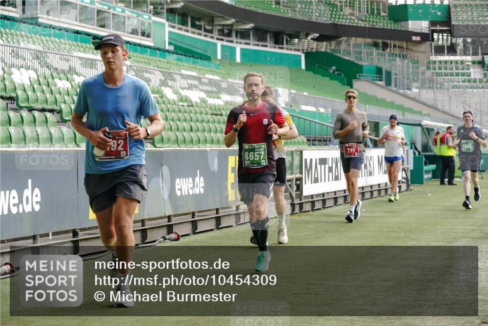 13.09.2026 - 21. swb-Marathon Bremen Michael Burmester http://msf.ph/oto/10454309 13.09.2026 12:52:06 Laufen im Stadion 107, 235, 335, 683, 734, 771, 792, 863, 1033, 1043, 1125, 1146, 1162, 1232, 1252, 1297, 1455, 1492, 1510, 1542, 1613, 1646, 1955, 1970, 2007, 2008, 2043, 2203, 2295, 2350, 2442, 2444, 2447, 2480, 2498, 2759, 2767, 2847, 3085, 3149, 3236, 3336, 3440, 3448, 3484, 3566, 3703, 3808, 3830, 3899, 3959, 3988, 4023, 4165, 4283, 4429, 4473, 4475, 4559, 4571, 4573, 4582, 4605, 4727, 4781, 4782, 4895, 5066, 5079, 5152, 5155, 5168, 5379, 5521, 5532, 5696, 6274, 8033, 8798 meine-sportfotos.de