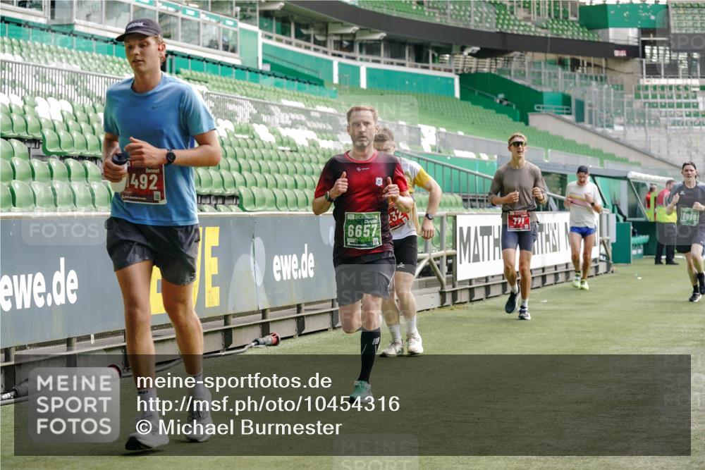 13.09.2026 - 21. swb-Marathon Bremen Michael Burmester http://msf.ph/oto/10454316 13.09.2026 12:52:06 Laufen im Stadion 107, 235, 335, 683, 734, 771, 792, 863, 1033, 1043, 1125, 1146, 1162, 1232, 1252, 1297, 1455, 1492, 1510, 1542, 1613, 1646, 1955, 1970, 2007, 2008, 2043, 2203, 2295, 2350, 2442, 2444, 2447, 2480, 2498, 2759, 2767, 2847, 3085, 3149, 3236, 3336, 3440, 3448, 3484, 3566, 3703, 3808, 3830, 3899, 3959, 3988, 4023, 4165, 4283, 4429, 4473, 4475, 4559, 4571, 4573, 4582, 4605, 4727, 4781, 4782, 4895, 5066, 5079, 5152, 5155, 5168, 5379, 5521, 5532, 5696, 6274, 8033, 8798 meine-sportfotos.de
